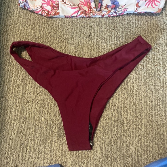 Bikini - Picture 2 of 3